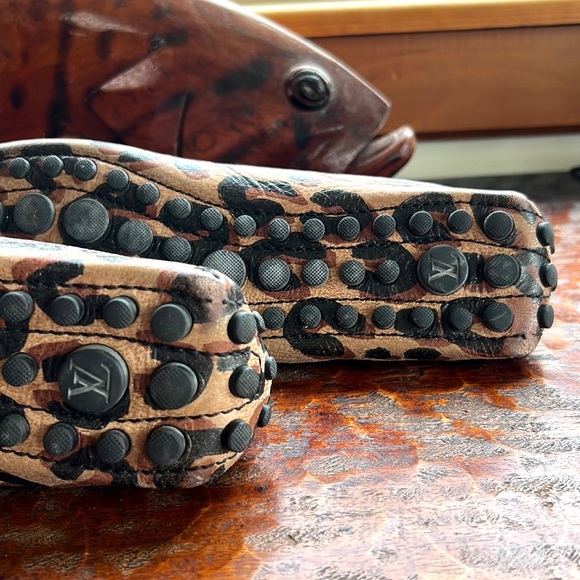 Louis Vuitton Leopard Print Leather and Black Suede Trim Gloria Loafers 👞 - Picture 10 of 16